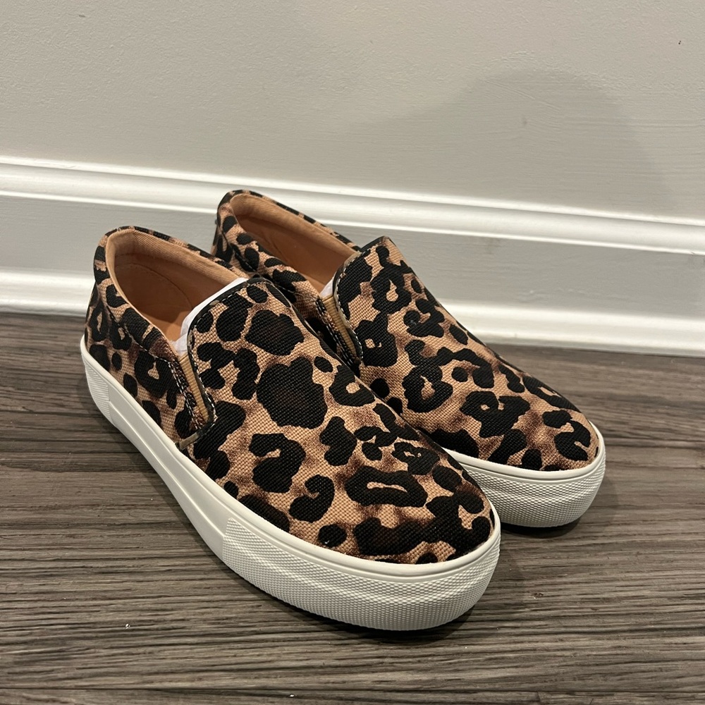 Steve Madden Gills-A Leopard Print Slip On Sneakers Size 5.5 NIB